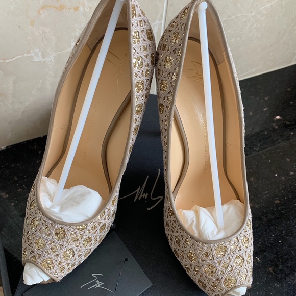 Authentic Giuseppe Zanotti embroidered pump - Picture 4 of 7